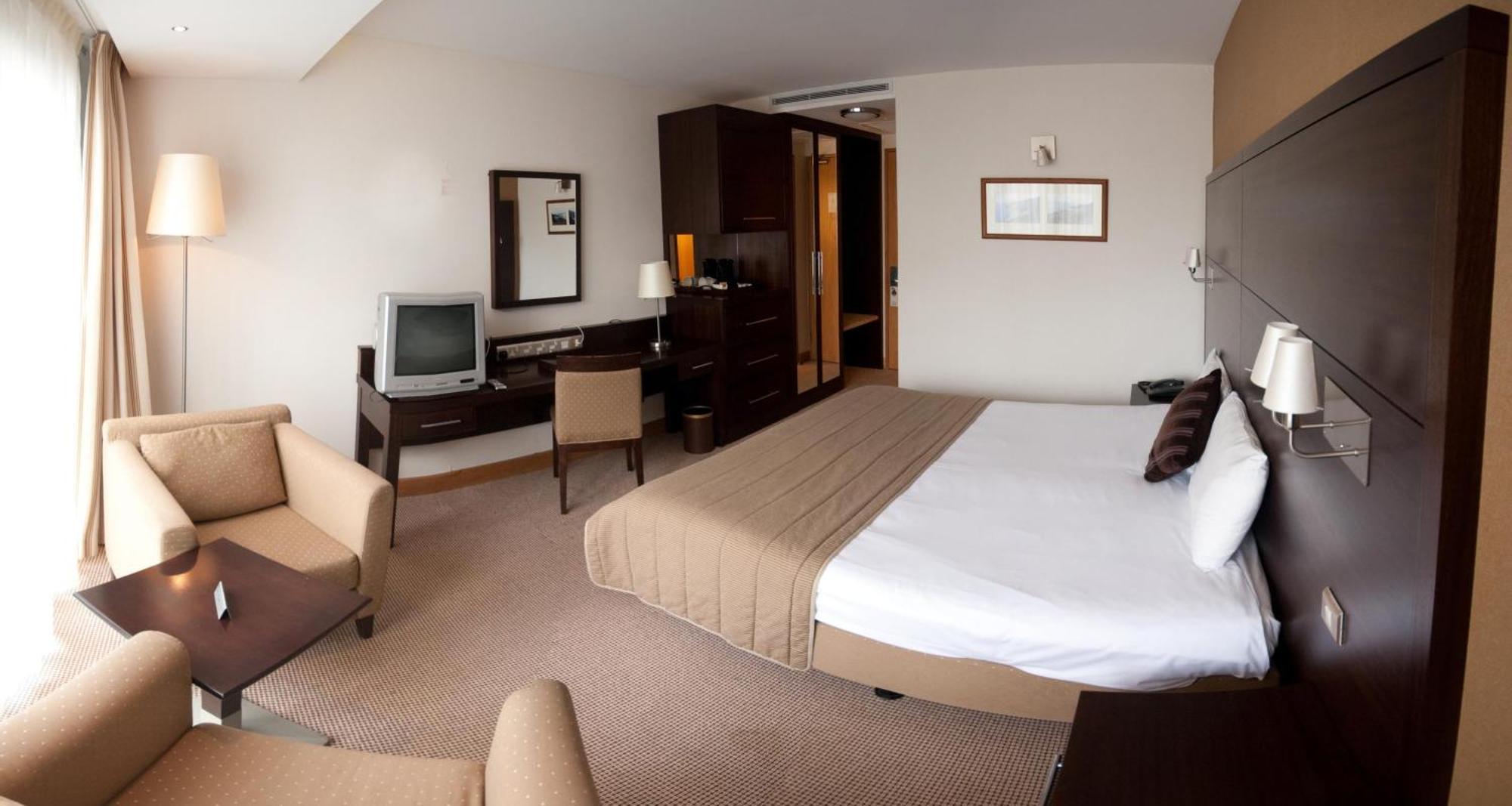 White Sands Hotel Портмарнок Экстерьер фото